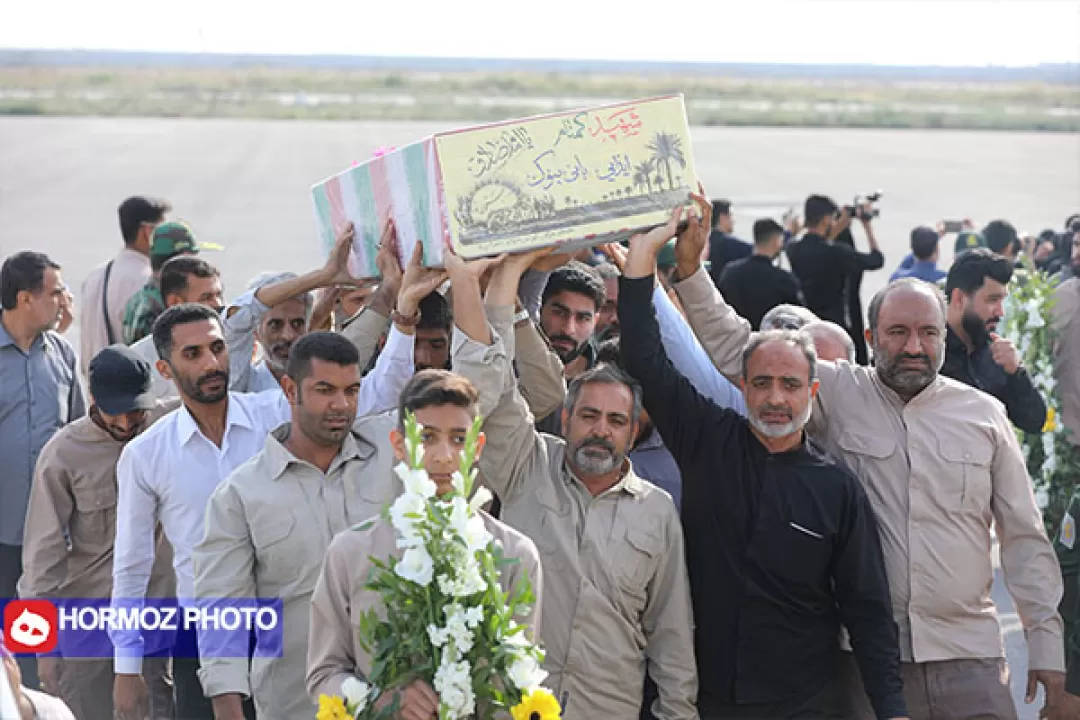 شیعه و سنی هرمزگان به استقبال شهدا آمدند