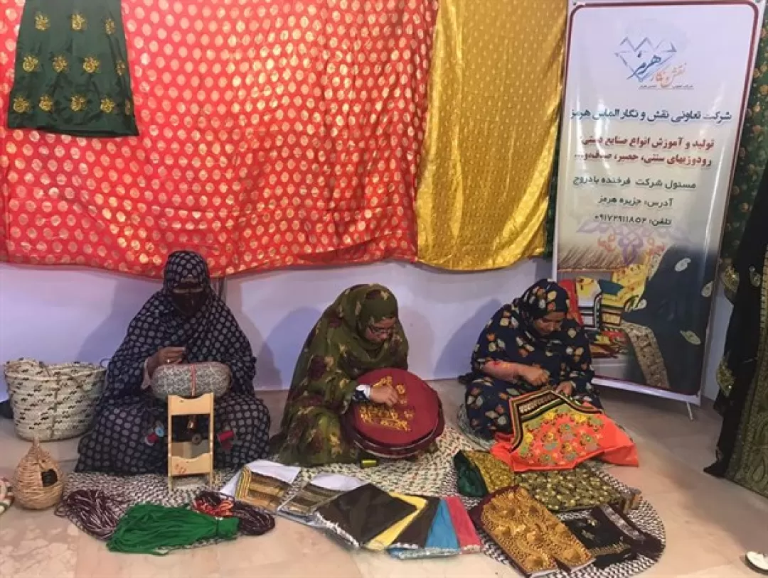 آموزش تا خرید تضمینی محصولات صنایع دستی