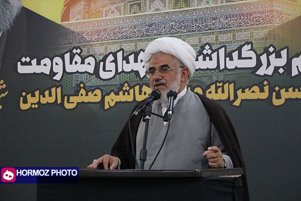 دشمنان، اصل اسلام را نشانه گرفتهاند