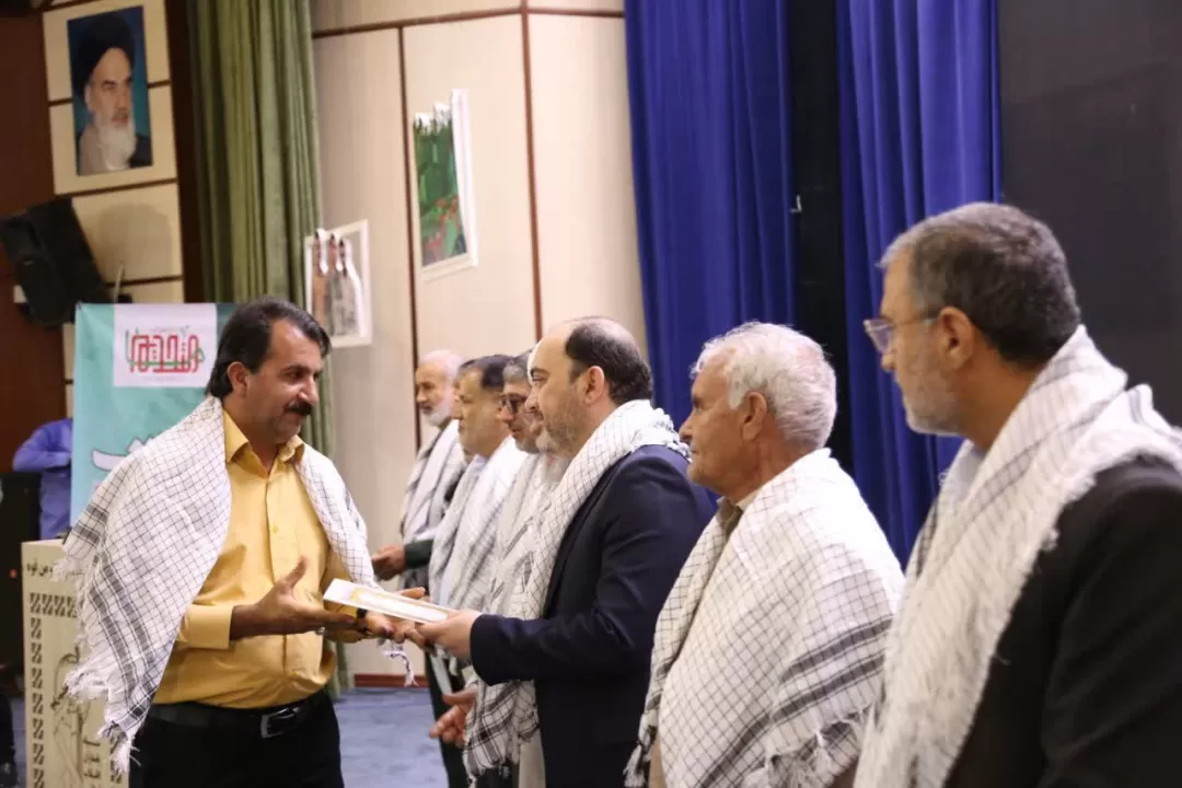 ایثارگران و خانوادههای معظم شهدای هرمزگان تجلیل شدند