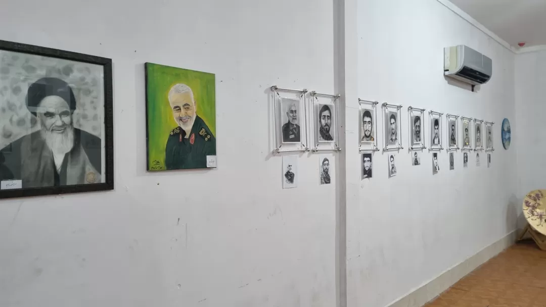 نمایشگاه نقاشی دفاع مقدس در حاجیآباد برپا شد