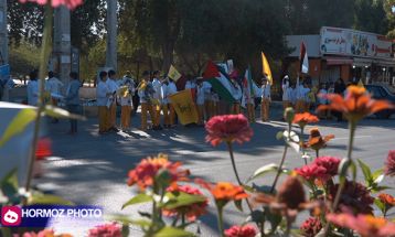 اهداء گل دهه نودی‌ها به یاد سردار دلها
