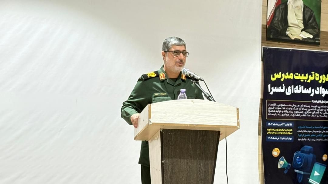 رسانه‌ها باید مبانی دشمن را به چالش بکشند
